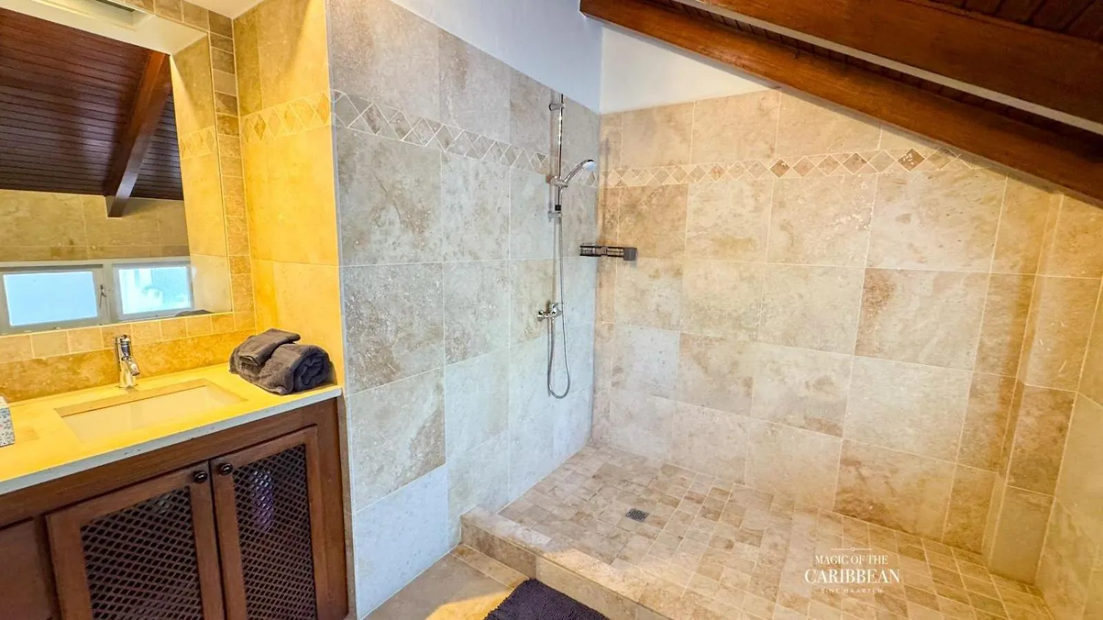 3 Bedroom Condo In 심슨 베이 아파트